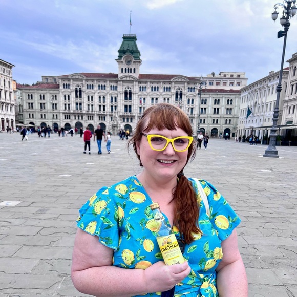 Meet your Posher, Andrea - Picture 3 of 6